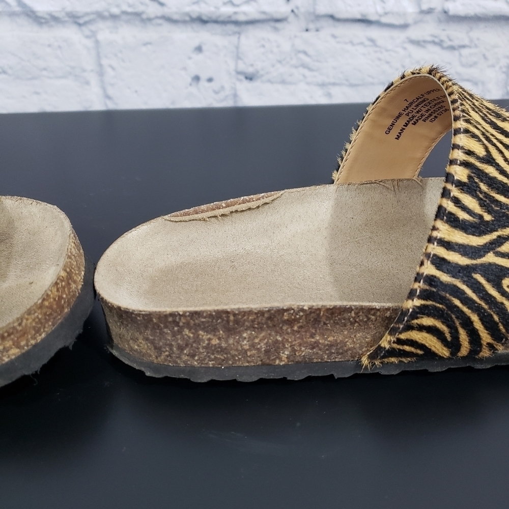 Express Calf Hair zebra sandals 7 - Picture 9 of 12